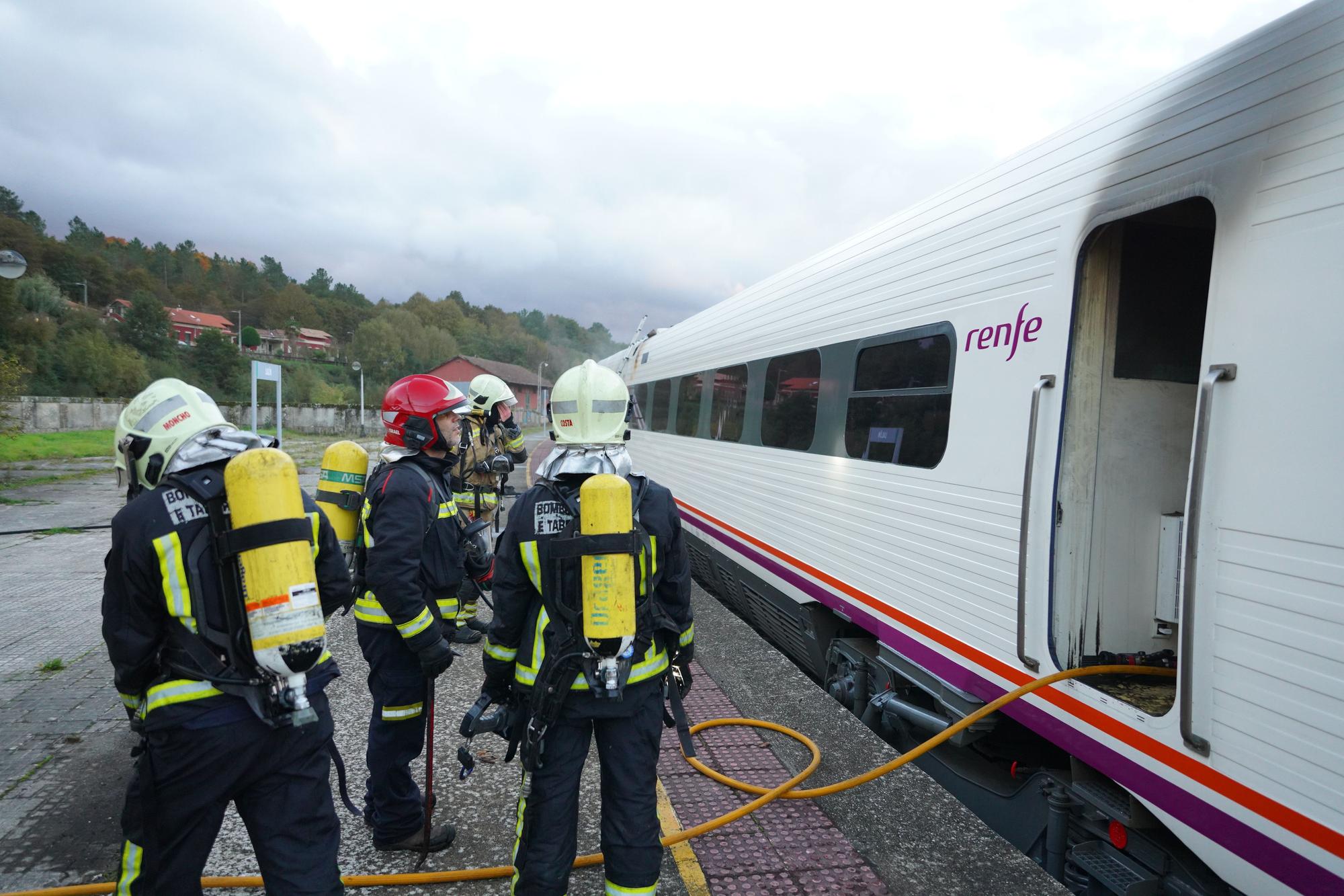 Incendio en el tren que cubre el trayecto Ourense-O Carballiño-Santiago de Compostela