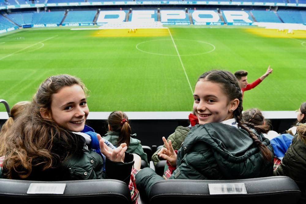 Alumnas del colegio Montespiño, de visita en Riazor