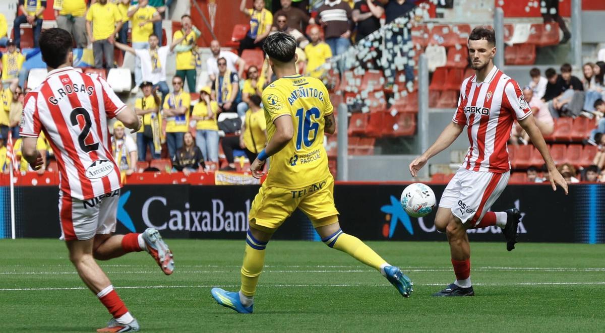 EN IMÁGENES: Victoria del Sporting frente al Cádiz en El Molinón