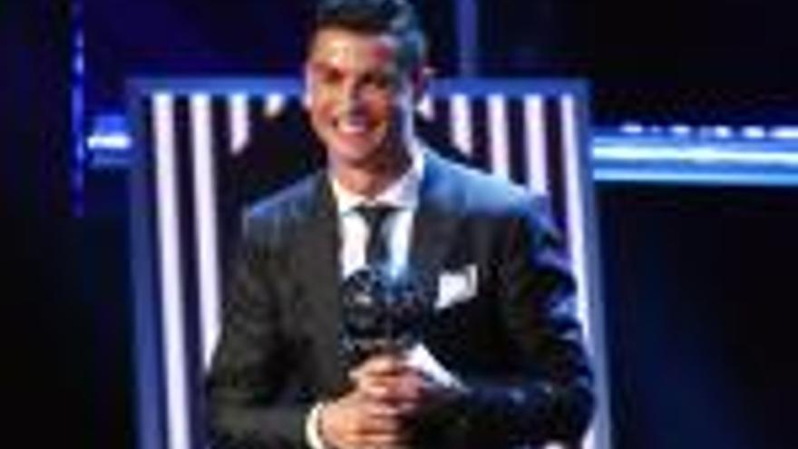 Cristiano Ronaldo, ahir amb el guardó «The Best».