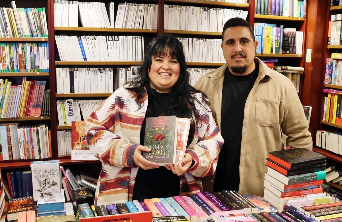 Abenchara Santana y su pareja en Librouro.