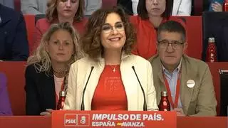 El PSOE arropa a Sánchez en el comité federal: "Pedro, quédate, estamos contigo"