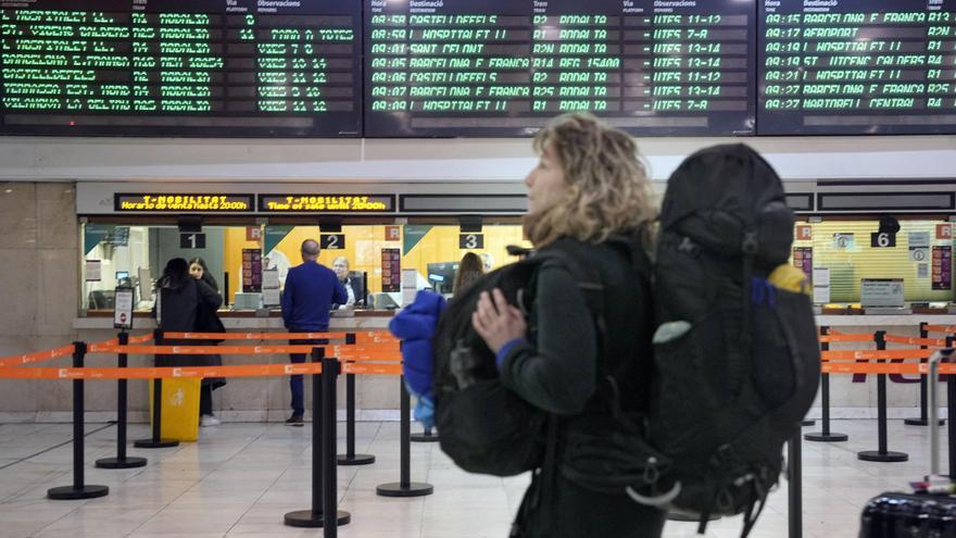 Rodalies interrumpe su servicio después de que el Govern catalán exija su suspensión