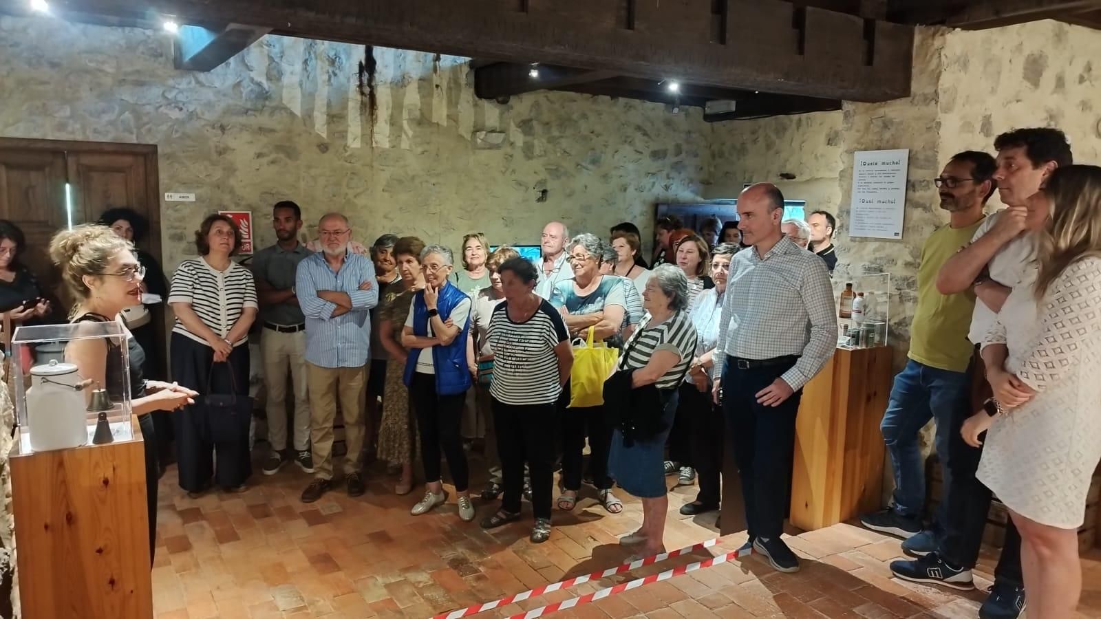 La comunidad de Porrúa celebra los cien años de su escuela con una exposición en el Museo del Oriente