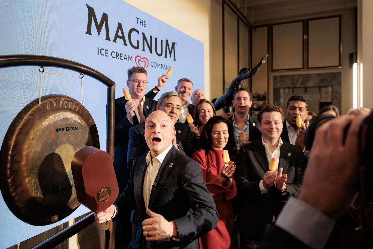 Celebración de la salida a Bolsa de The Magnum Ice Cream Company (TMICC), con su consejero delegado, Peter ter Kulve, en primer plano, el pasado 8 de diciembre.