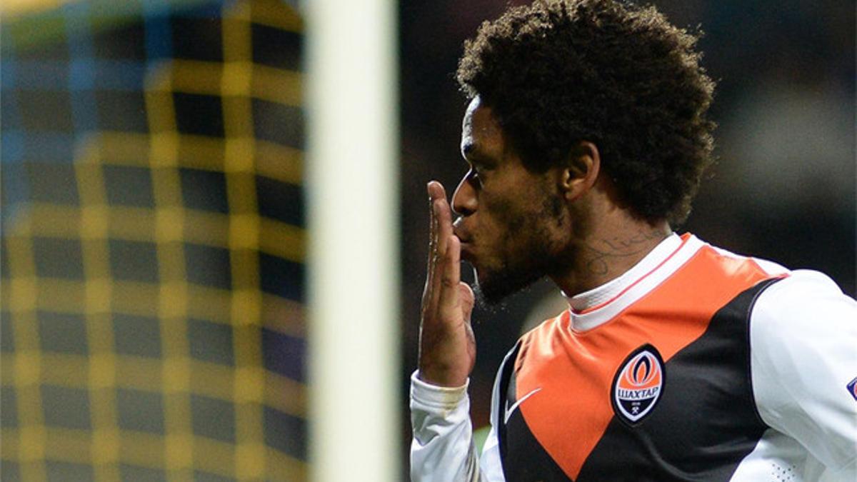 Luis Adriano y sus cinco goles fueron parte importante de los récords batidos