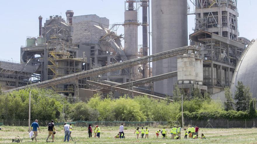 La industria alicantina contamina un 35% menos de lo permitido en 2019
