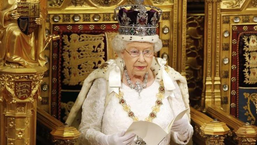 La reina Isabel II celebra 65 años en el trono