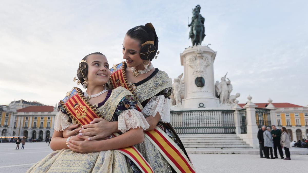 La Plaza del Comercio es uno de los primeros espacios que han visitado María Estela y Marina