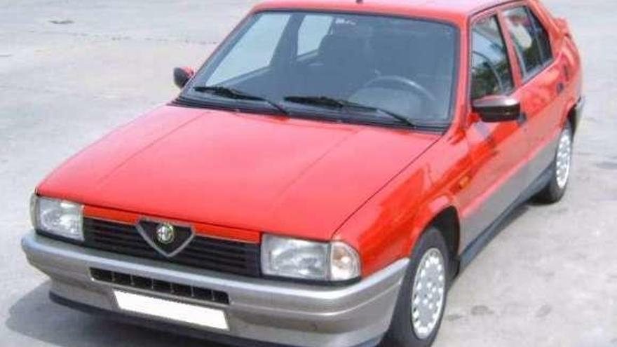 Un Alfa Romeo 33 similar al que dio lugar a las multas. // FdV