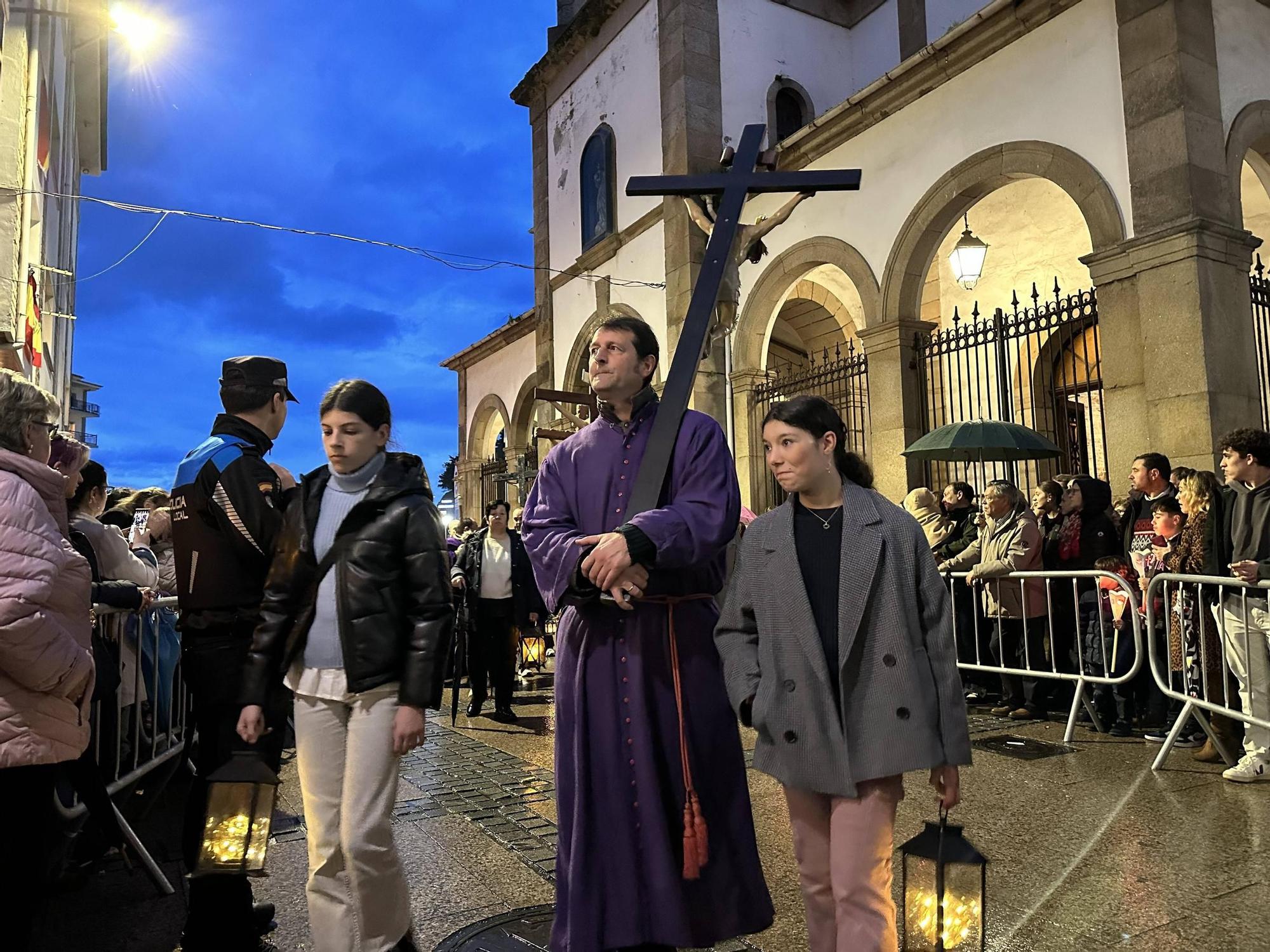 EN IMÁGENES | La envolvente procesión del Nazareno en Luarca