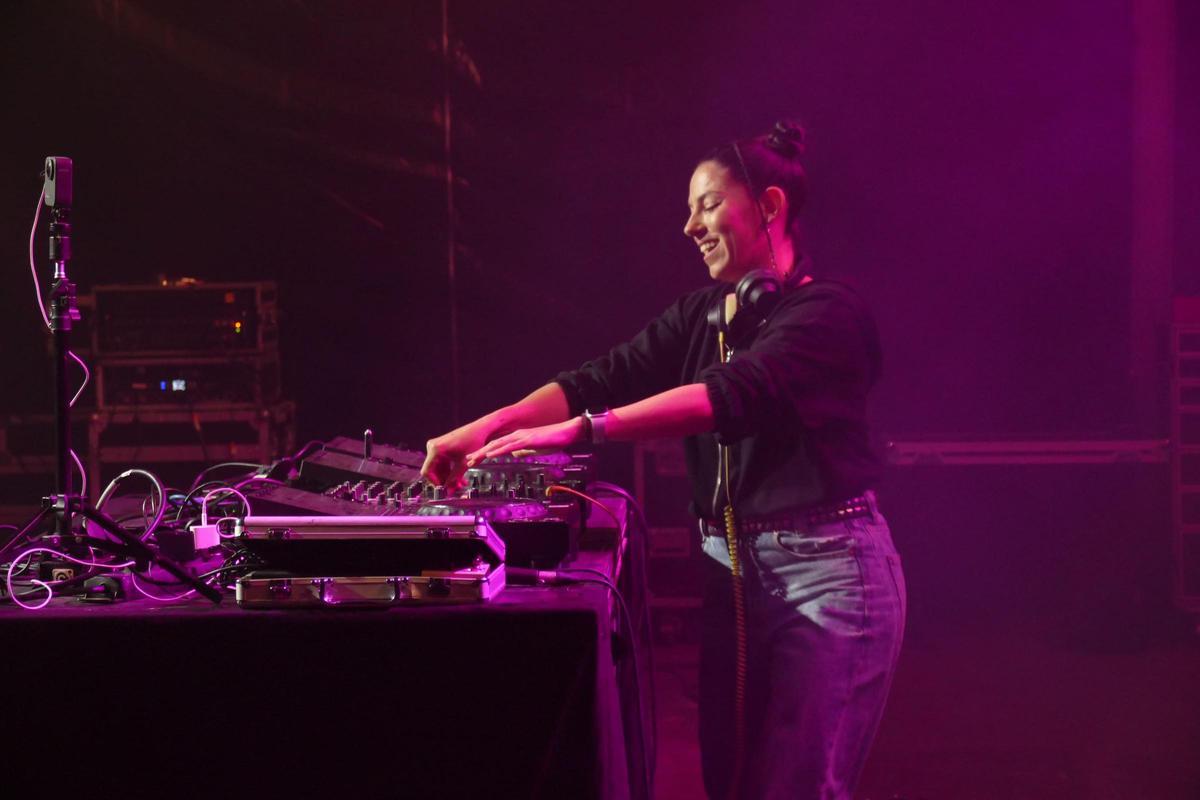 Flaix FM i Lia Jensen omplen la primera nit de Barraques al Rampell