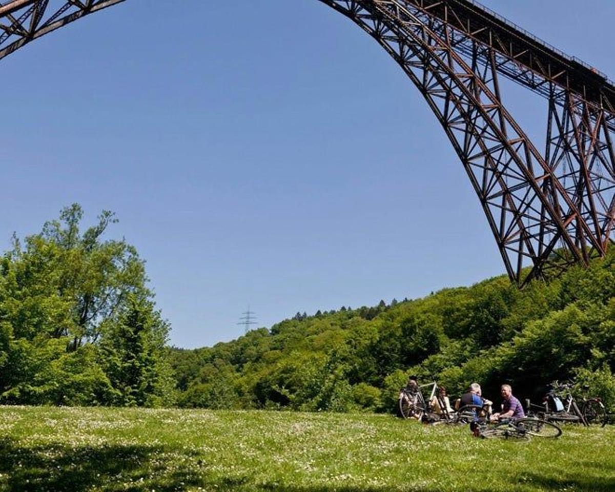 Rutas cicloturísticas panorámicas: ciclismo por antiguas vías ferroviarias