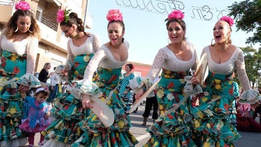 Salinas se despide de sus fiestas patronales con el último desfile y las danzas populares