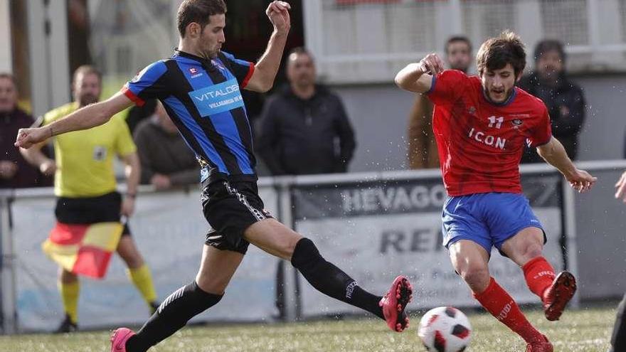 Antón Vilas, del Choco, dispara a puerta en el partido de ayer ante el Céltiga. // Ricardo Grobas