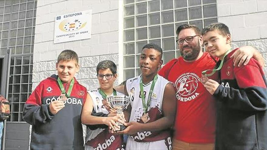 bronce EGABRENSE En el Campeonato de Andalucía Minibasket masculino