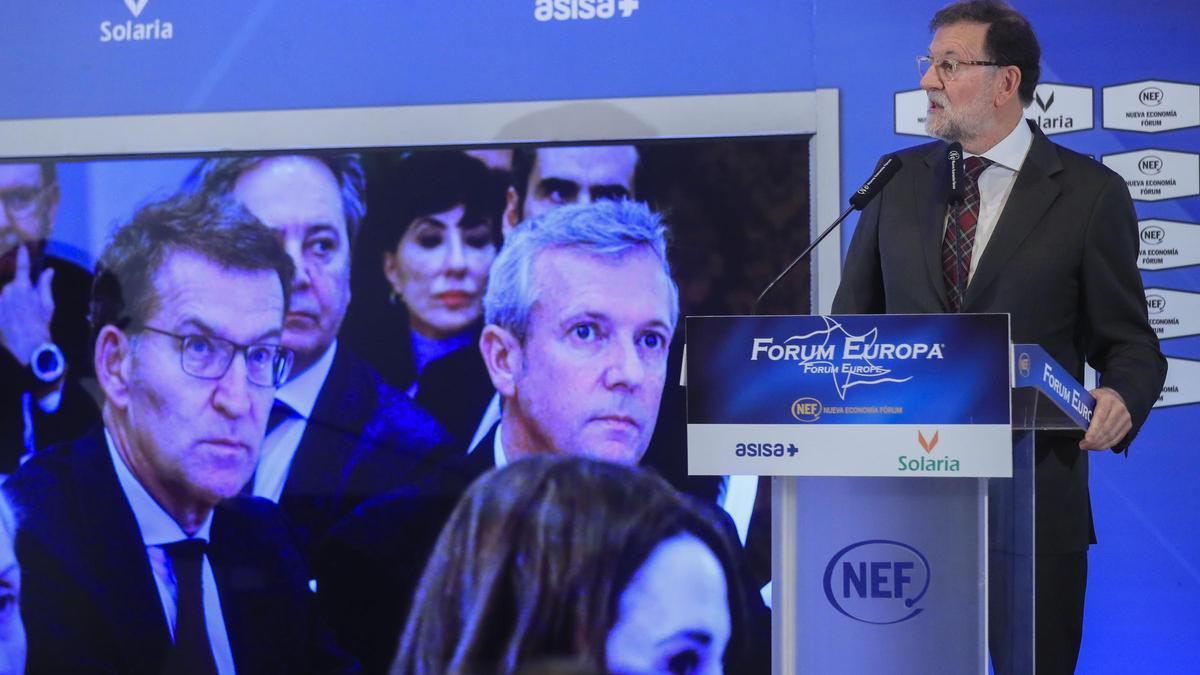 El expresidente del Gobierno Mariano Rajoy presenta en un desayuno informativo al presidente de la Xunta, Alfonso Rueda.