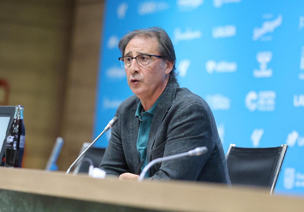 Loren Juarros, director deportivo del Málaga CF, durante una comparecencia en la sala de prensa de La Rosaleda.