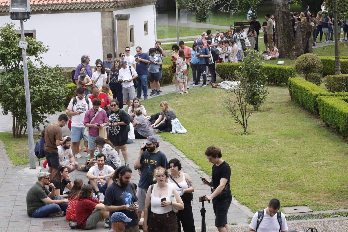 Celsius Avilés. Ambiente, colas y carpas
