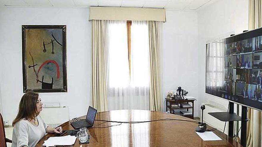 Armengol ayer durante la reuniÃ³n por videoconferencia entre Pedro SÃ¡nchez y los presidentes autonÃ³micos.