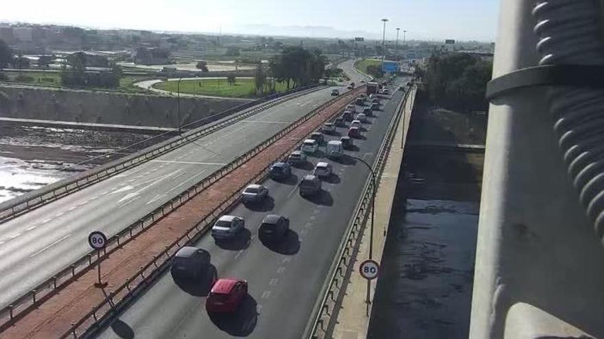 Retenciones en la ciudad y los accesos a València