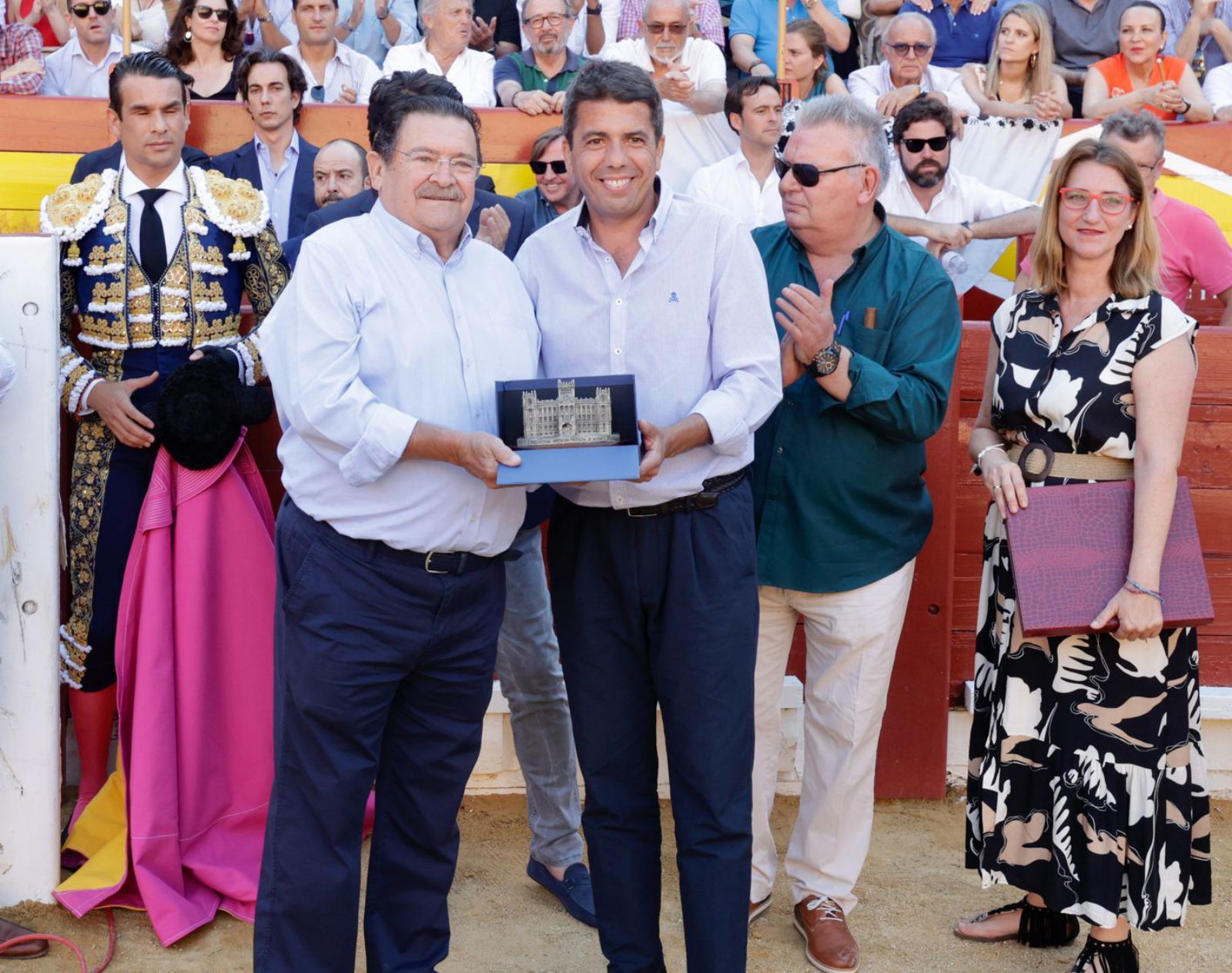El presidente de la Diputación junto con el pregonero de este año, el doctor Reyes. | DAVID REVENGA