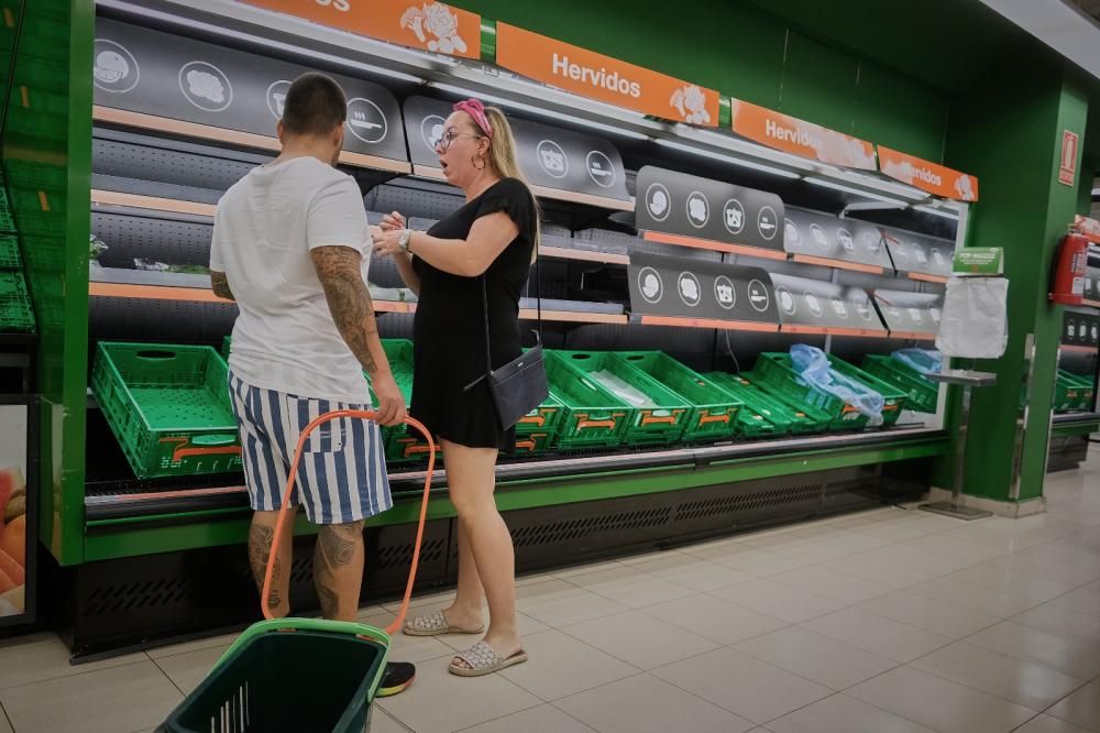Afluencia masiva a supermercados en Tenerife