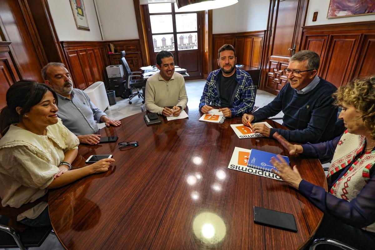 Reunión entre PSOE y Compromís.