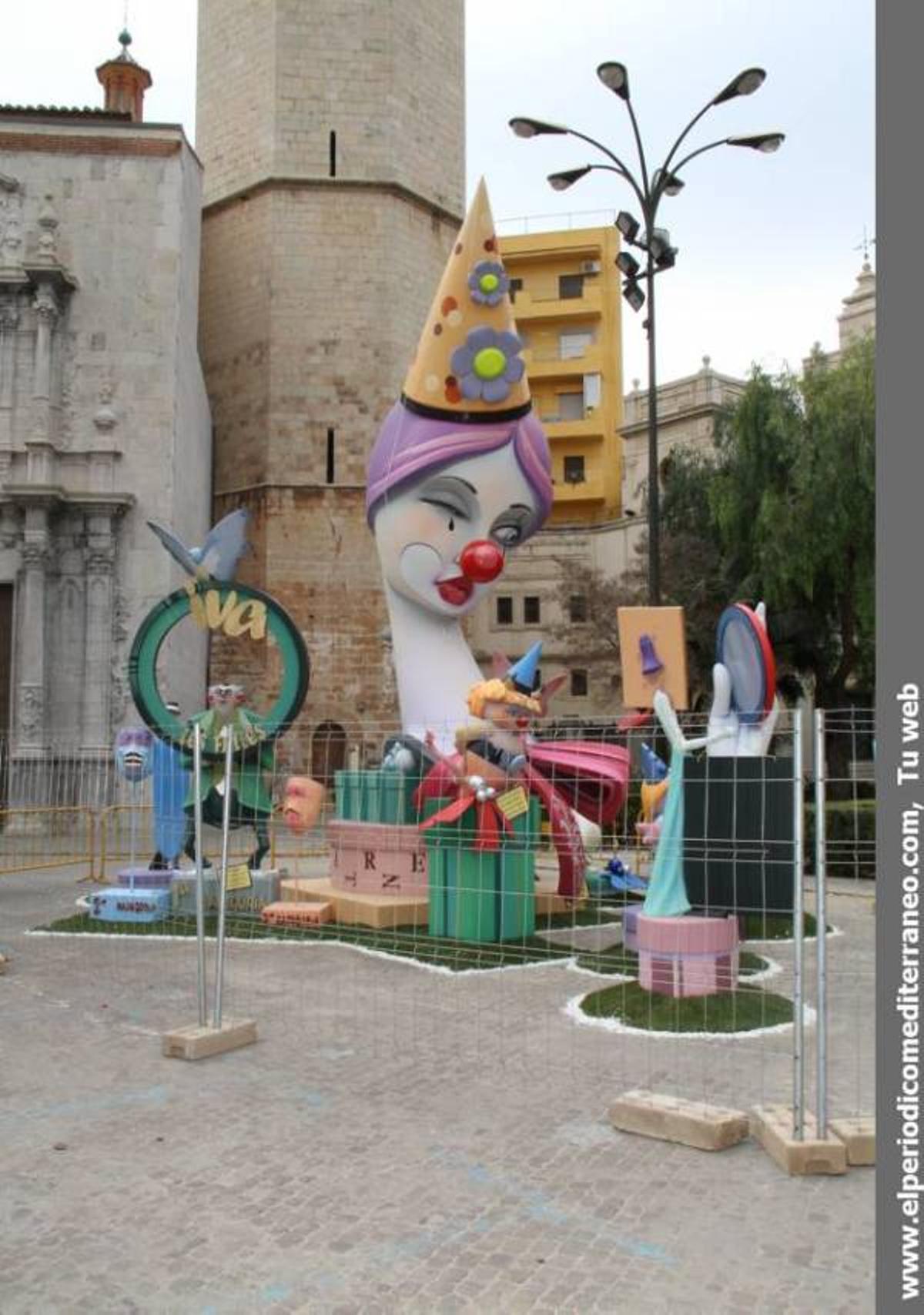 Las reinas falleras de Burriana visitan los monumentos