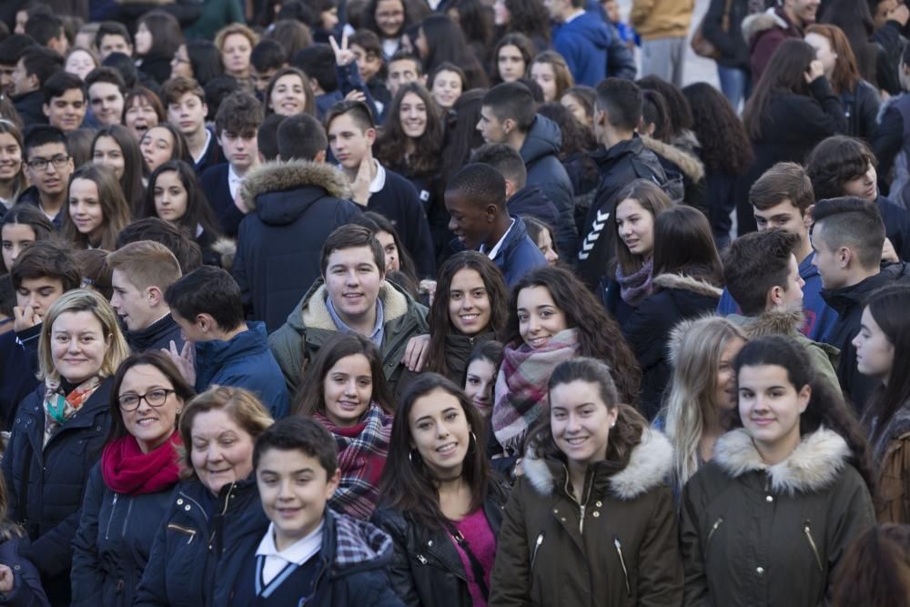 El colegio Amor de Dios celebra la Niña María.