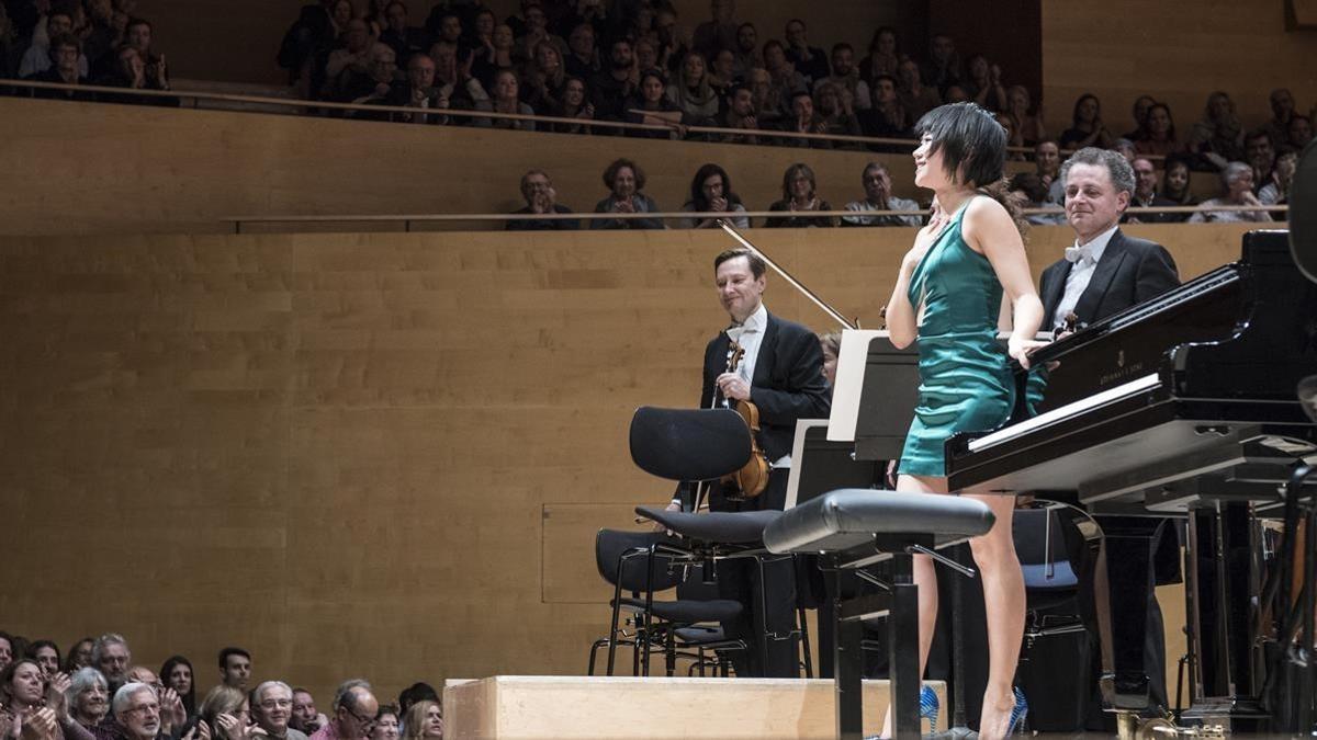 Yuja Wang junto a la Chamber Orchestra of Europe durante su actuación en el Auditori.