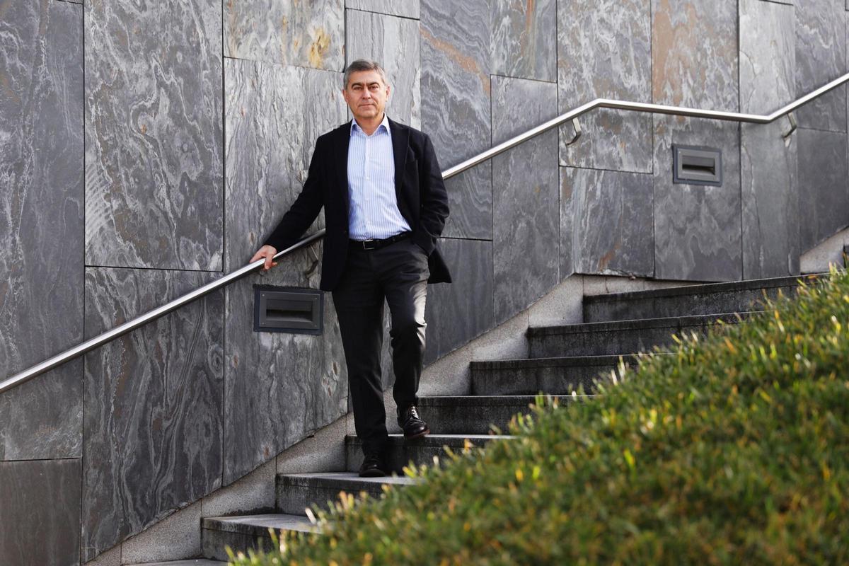José Luis Llorente Pendás, jefe del servicio de Otorrino del HUCA.