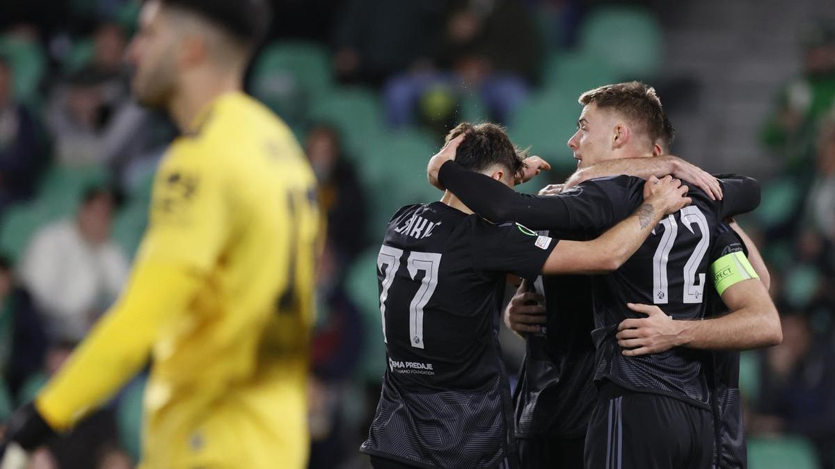 Con un solitario gol de Petkovic, el Dinamo Zagreb tiene un pie en los cuartos de final