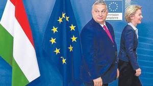 El primer ministro húngaro, Viktor Orbán, y Ursula von der Leyen, en Bruselas.