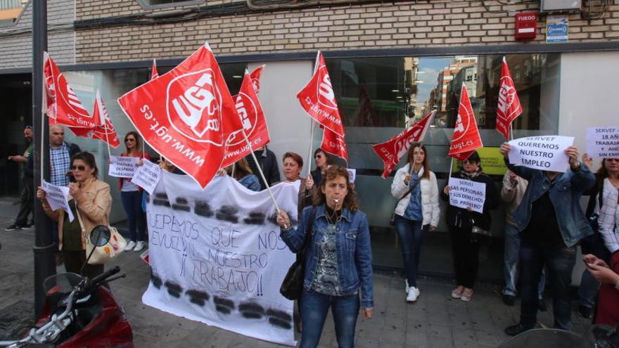 Un momento de la protesta en Alicante, hoy.