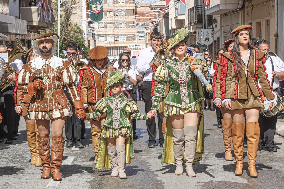 Todas las imágenes de la Guerrilla y Embajada de este lunes de los Moros y Cristianos de Petrer