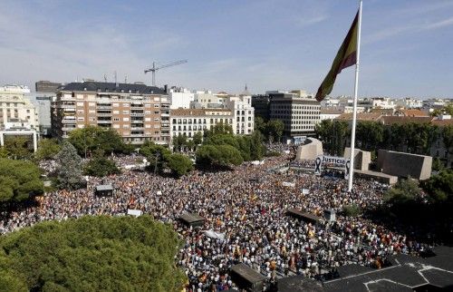 MILES DE PERSONAS RECHAZAN EN MADRID EL FIN DE LA DOCTRINA PAROT