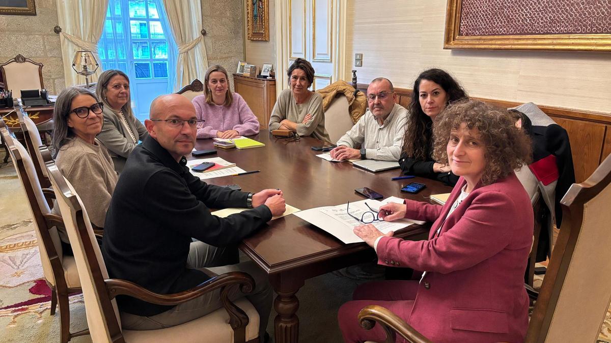 Reunión entre el gobierno local de Santiago y los ediles no adscritos celebrada esta semana en Raxoi