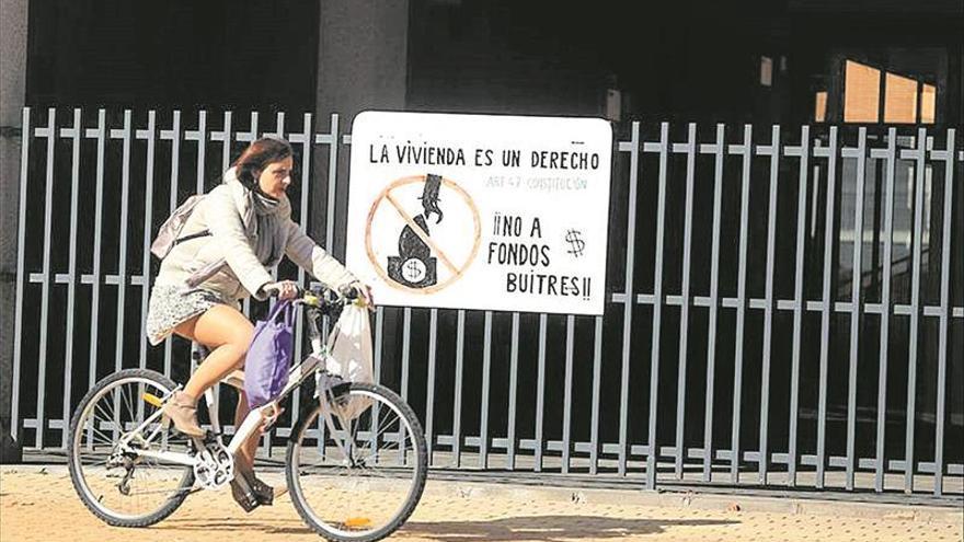 Vecinos de la UJI denuncian «amenazas» de fondos buitre