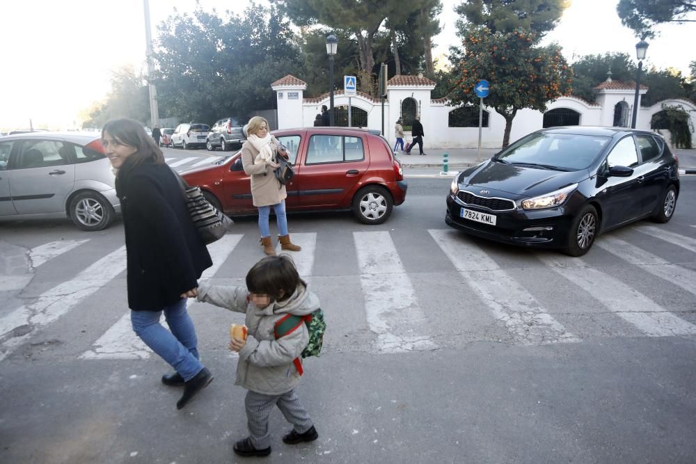 Atascos en la av Burjassot por el carril bici