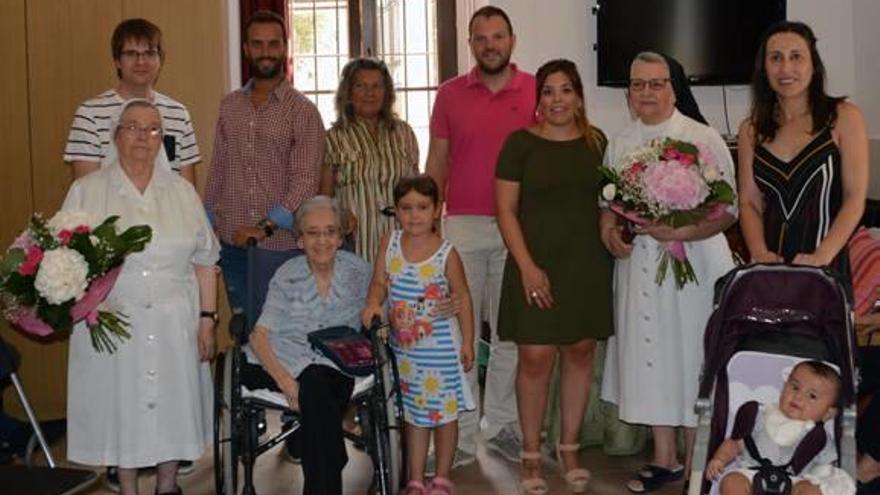 Bocairent reconoce a las monjas de la residencia en su despedida tras 47 años