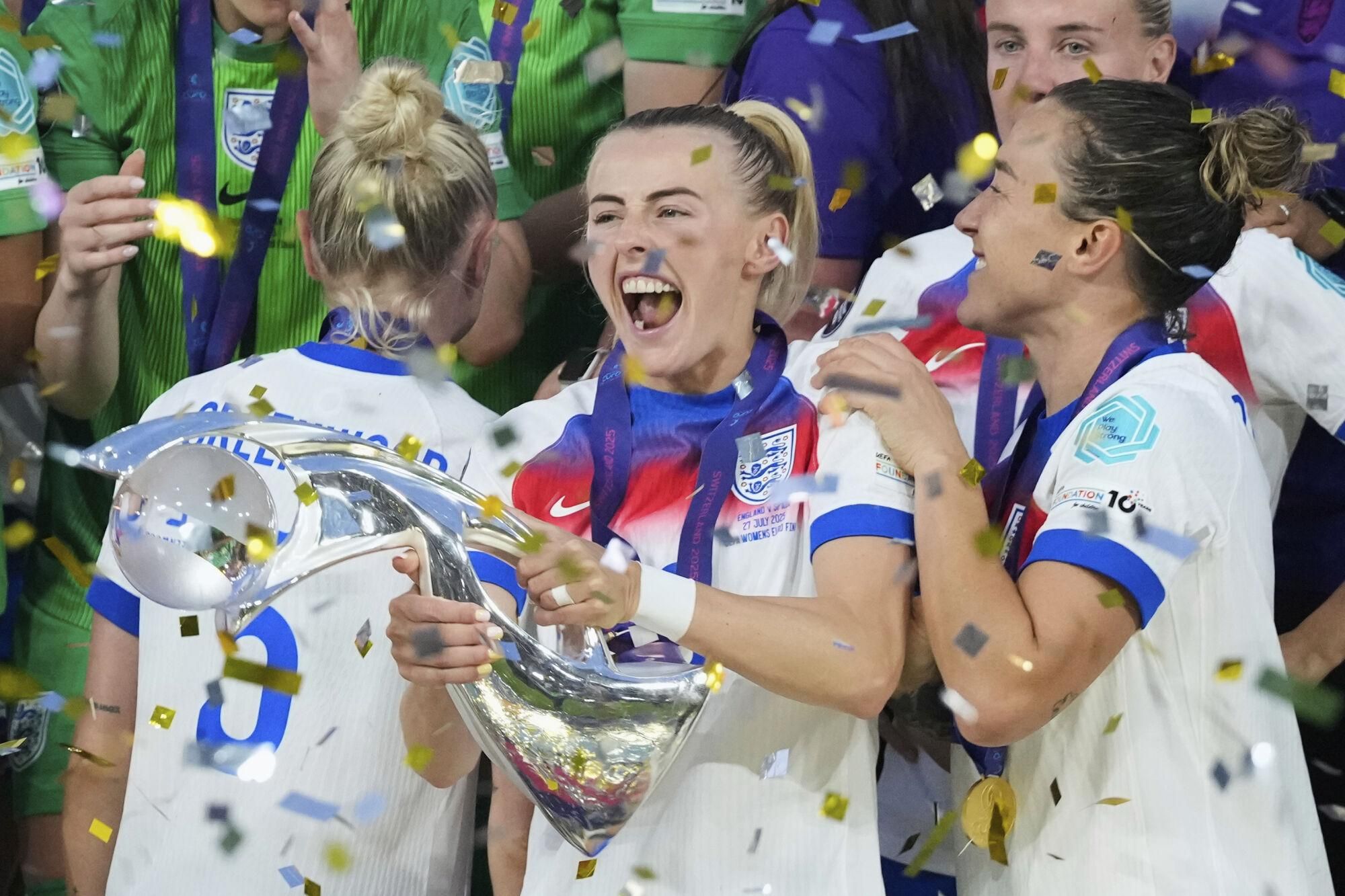 England's Chloe Kelly celebrates with the trophy after winning the Women's Euro 2025 final soccer match between England and Spain at St. Jakob-Park in Basel, Switzerland, Sunday, July 27, 2025. (AP Photo/Alessandra Tarantino)