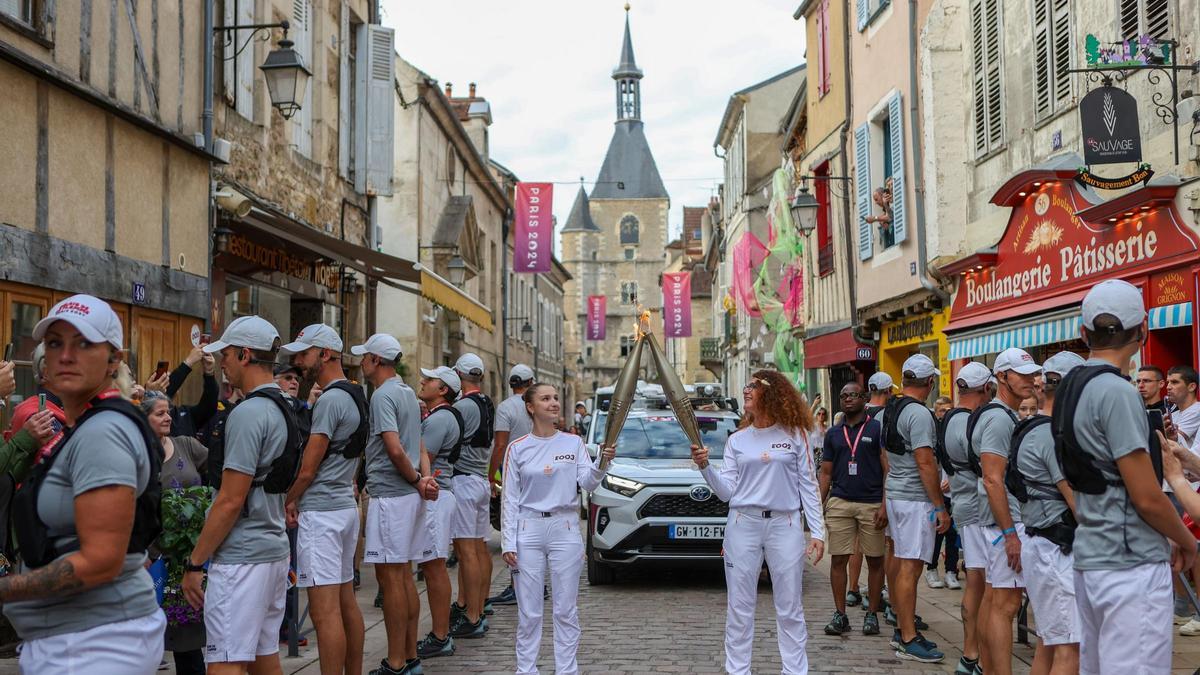 La antorcha olímpica, a su paso por la ciudad de Dijon el 16 de julio