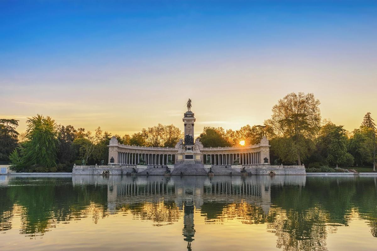 Amanecer en El Retiro de Madrid.