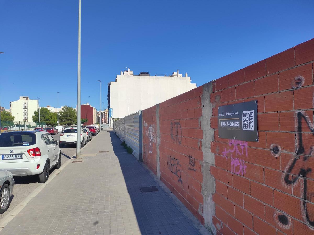 Solar de la calle Roberto Roselló donde TPM Homes prevé construir 39 viviendas protegidas en venta.