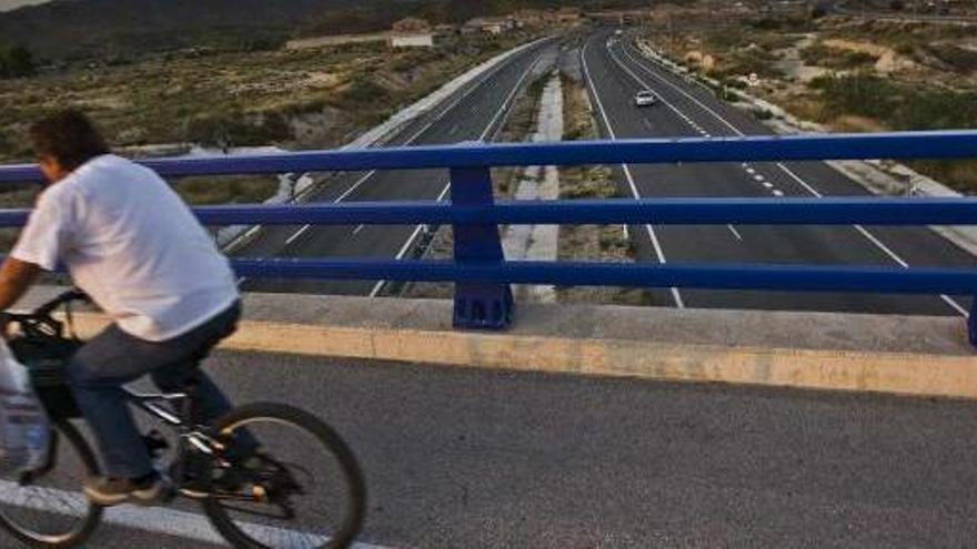 Vista de la autovía AP-7 a su paso por el término municipal de El Campello.