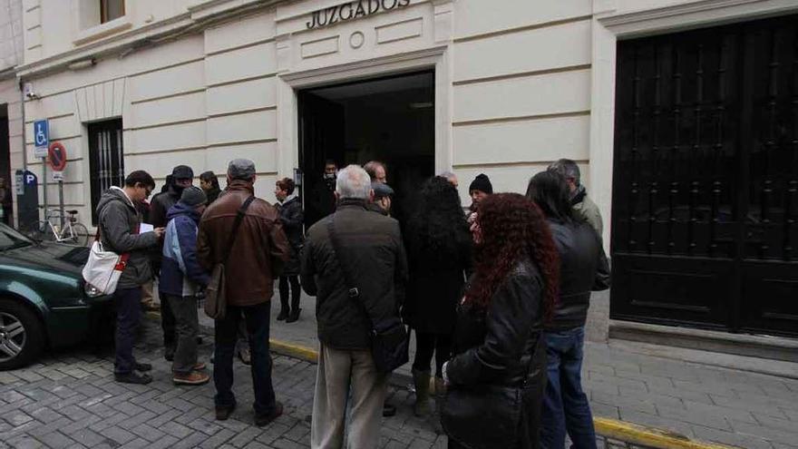 El juez investiga a un empleado de banca acusado de quedarse 66.000 euros de clientes