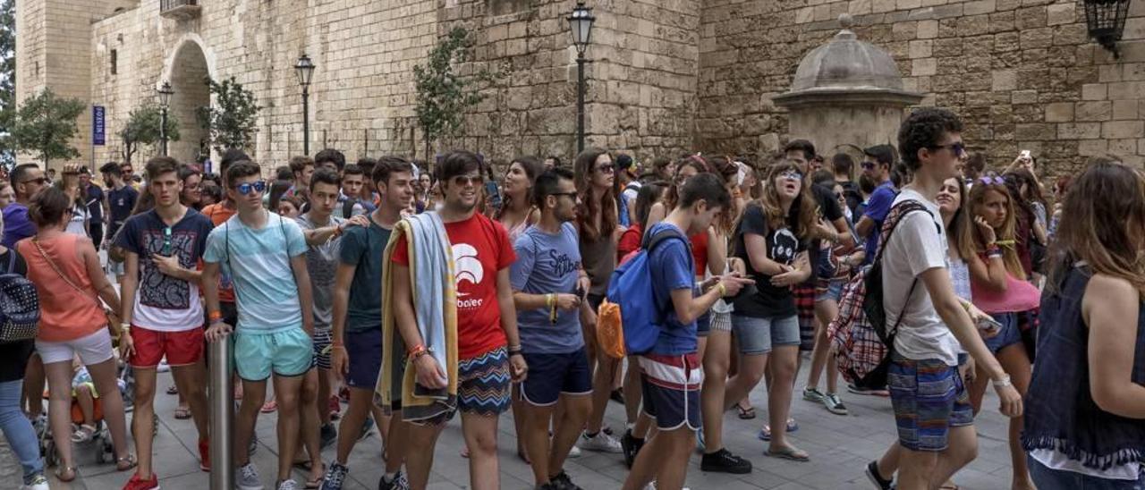 Turistas abarrotan el centro de Palma, en una imagen de este agosto.