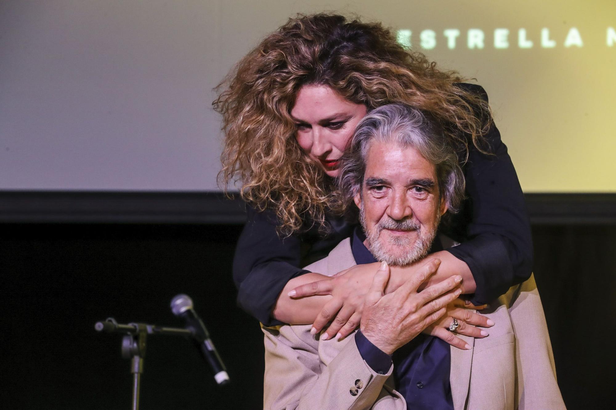 La cantaora Estrella Morente y el guitarrista Rafael Riqueni han grabado 'Estrella y Rafael', un disco que rinde homenaje a la Niña de los peines y el Niño Ricardo.