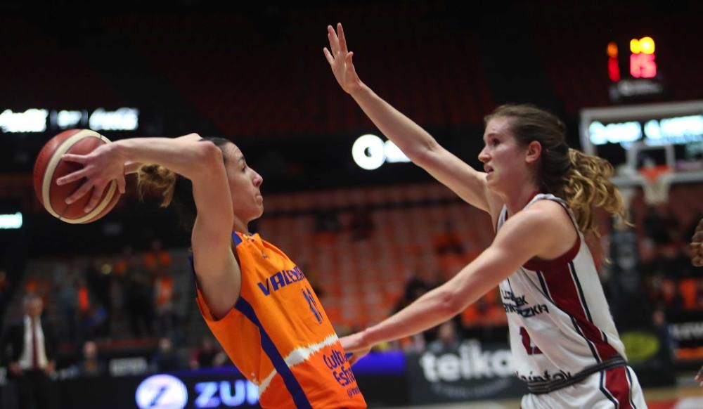 Partido entre el Valencia Basket y el Lointek Gernika